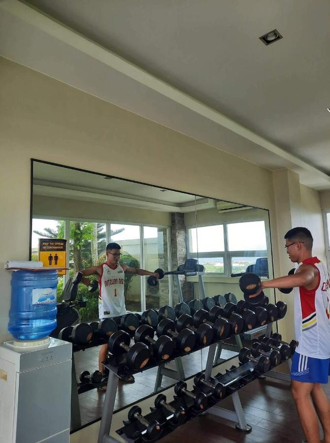 Condo With Direct Access To Shopping Mall In Bacolod City Esterno foto