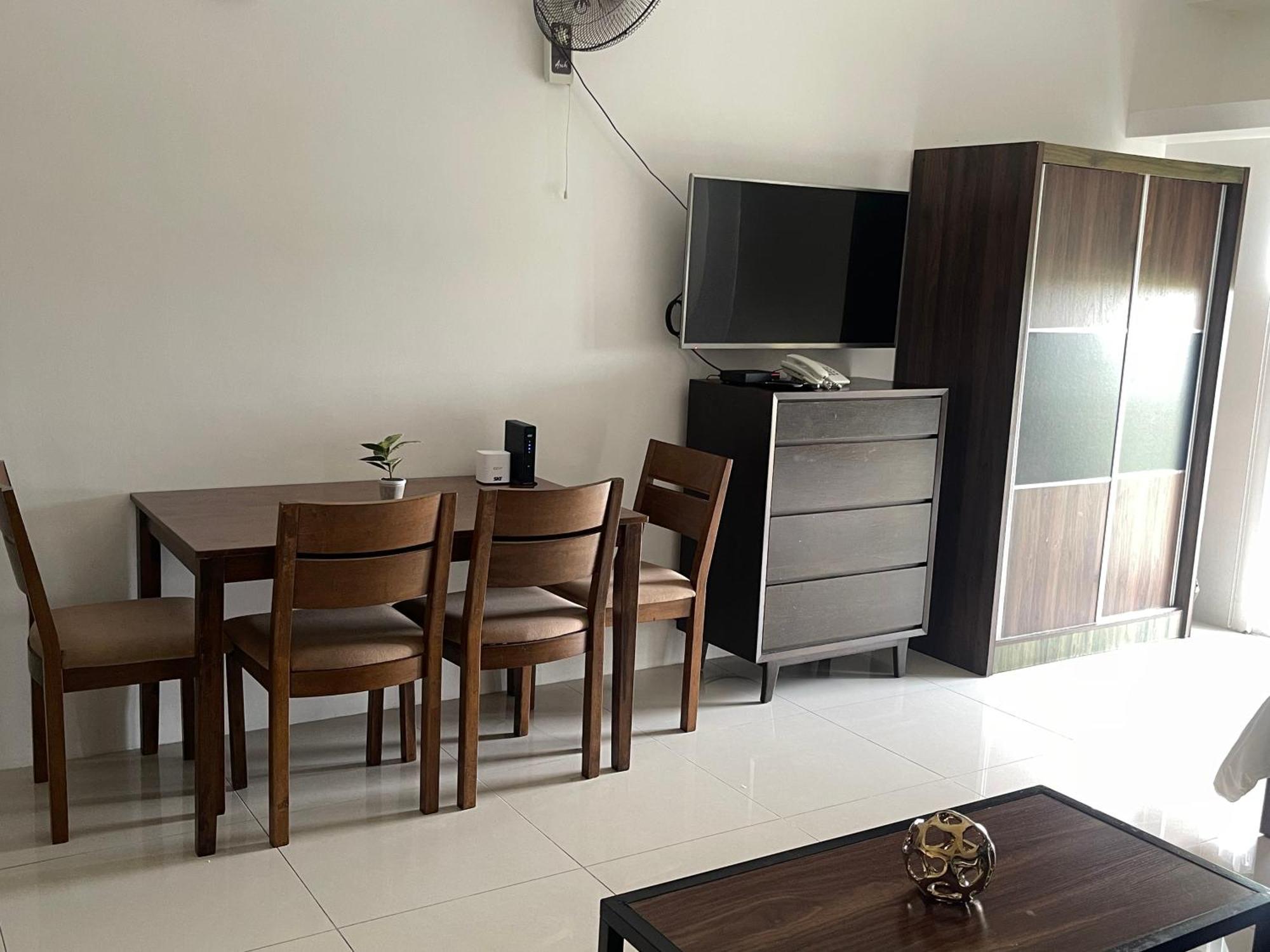 Condo With Direct Access To Shopping Mall In Bacolod City Esterno foto